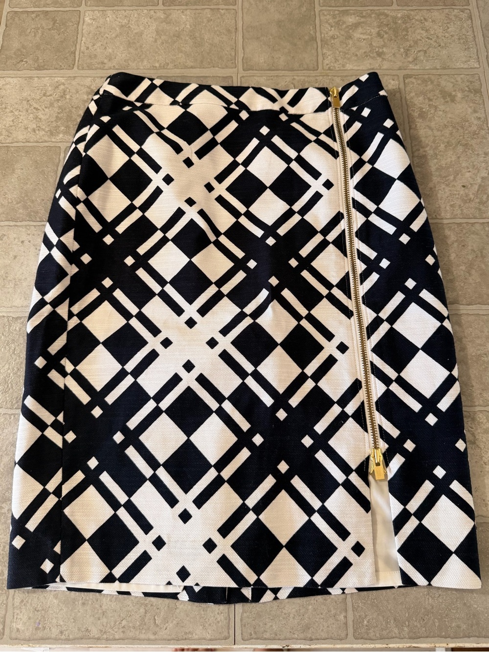 Talbots Black & White Geometric Zip-Front Pencil Skirt size 2Petite